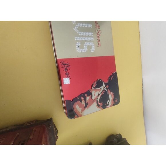 Russell Stover Elvis Presley Christmas candy tin. 1997 - Picture 3 of 7